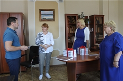 Состоялось вручение книжных и электронных изданий госархивов Чувашии